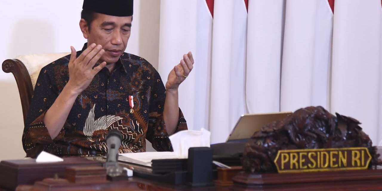 Presiden Jokowi Serahkan Zakat ke Baznas secara Daring