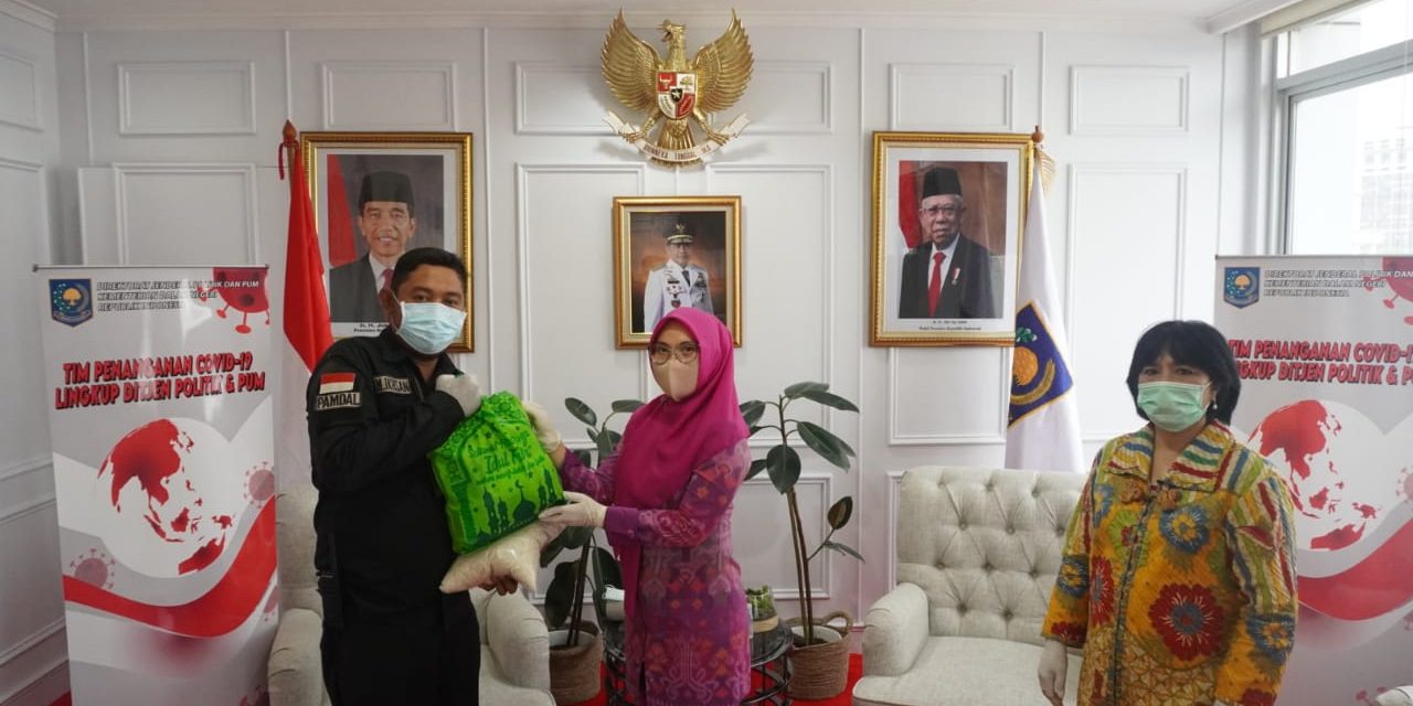 Mengisi Ramadhan, Dharma Wanita Ditjen Politik dan PUM Gelar Baksos