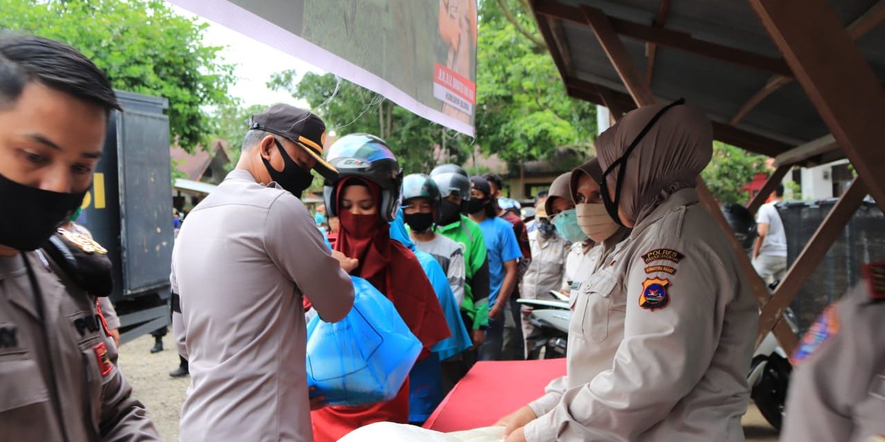 HUT Bhayangkara, Ratusan Dhuafa Terima Sembako Hasil Taman Pangan Terpadu Polres Payakumbuh