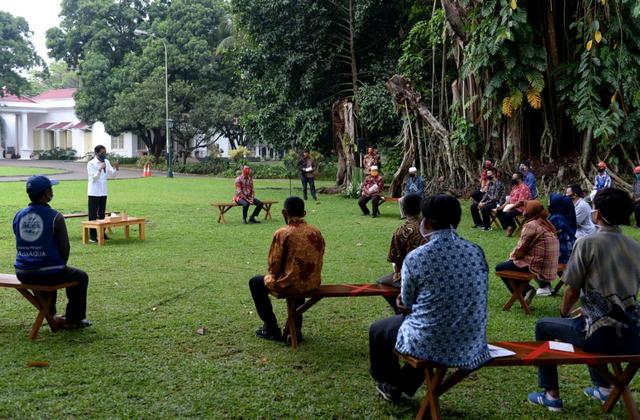 Presiden Kembali Serahkan Bantuan Modal Kerja bagi Pelaku Usaha Kecil