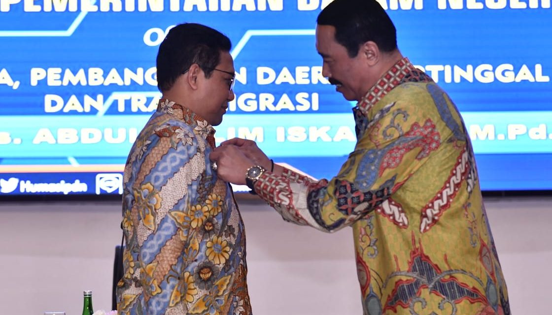 Mendes PDTT Dianugerahi Alumni Kehormatan IPDN