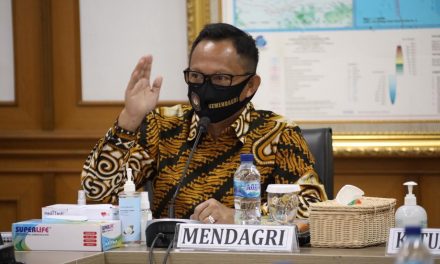 Mendagri Kembali Tegaskan Bansos Jangan Ada Gambar Kepala Daerah
