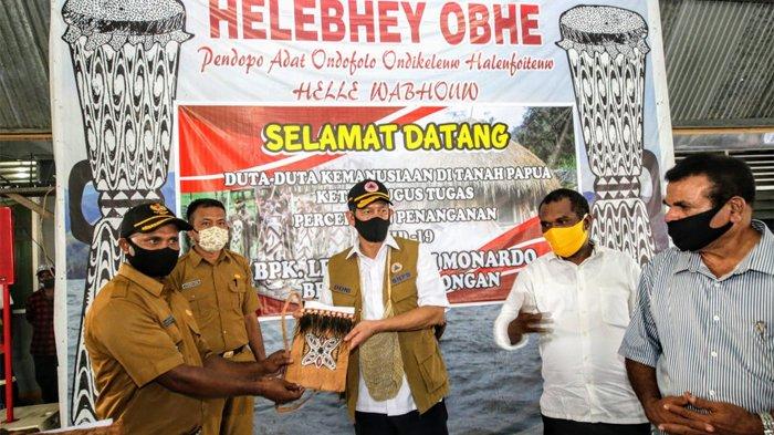 Secangkir Kopi Buat Menteri di Pendopo Theys Eluay