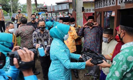 Ketum TP-PKK Gaungkan Disiplin Memakai Masker Di New Normal Melalui Sosialisasi Door To Door Ke Masyarakat Rejang Lebong
