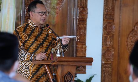 Mendagri Minta Kepala Daerah Gaungkan Proteksi Diri dengan Masker