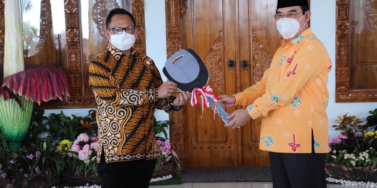 Mendagri Apresiasi  Bupati Rejang Lebong Bagikan 2,5 Juta Masker pada Masyarakat