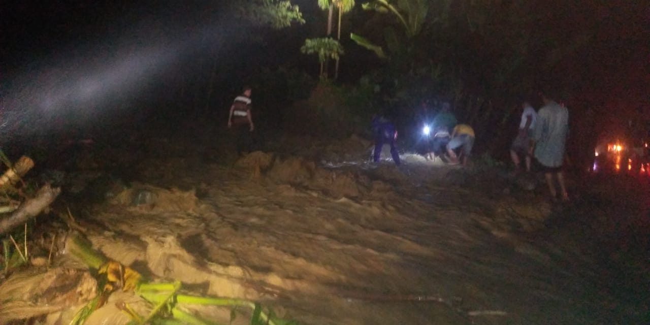 [Update] – Delapan Eskavator Bersihkan Material Lumpur Pascabanjir Bandang Tanggamus
