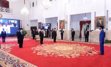 Presiden Jokowi Anugerahkan Tanda Jasa dan Kehormatan bagi 53 Tokoh