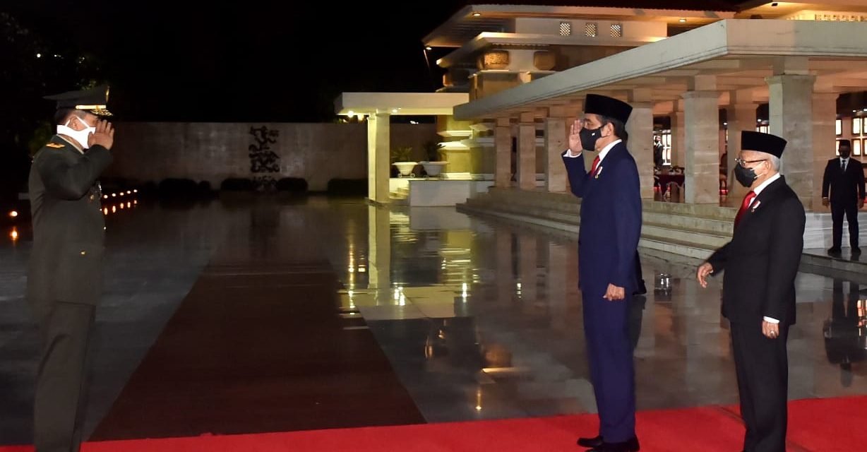 Presiden Jokowi Pimpin Apel Kehormatan dan Renungan Suci di TMP Kalibata