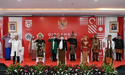Kala Gus Menteri dan Eselon I Upacara Gunakan Busana Tradisional