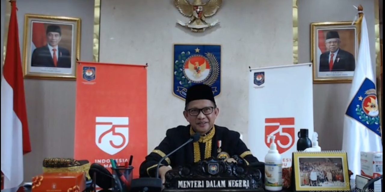 Mengikuti Upacara Kemerdekaan RI Ke-75, Mendagri Gunakan Pakaian Adat Minangkabau