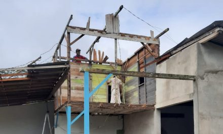 Angin Puting Beliung Rusak Rumah Warga Kota Singkawang