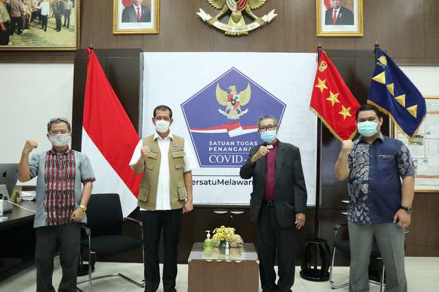 Berkunjung ke Markas Satgas COVID-19, Pendeta Midian Sirait: Mari Bantu Pemerintah Atasi COVID-19