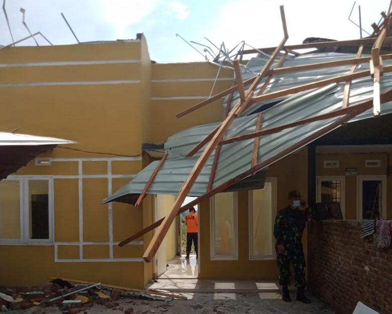 Sebanyak 56 Rumah Rusak Diterjang Angin Puting Beliung di Deli Serdang