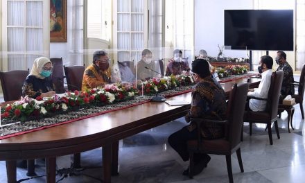 Presiden Jokowi Terima Tim Vaksin Merah Putih di Istana Bogor