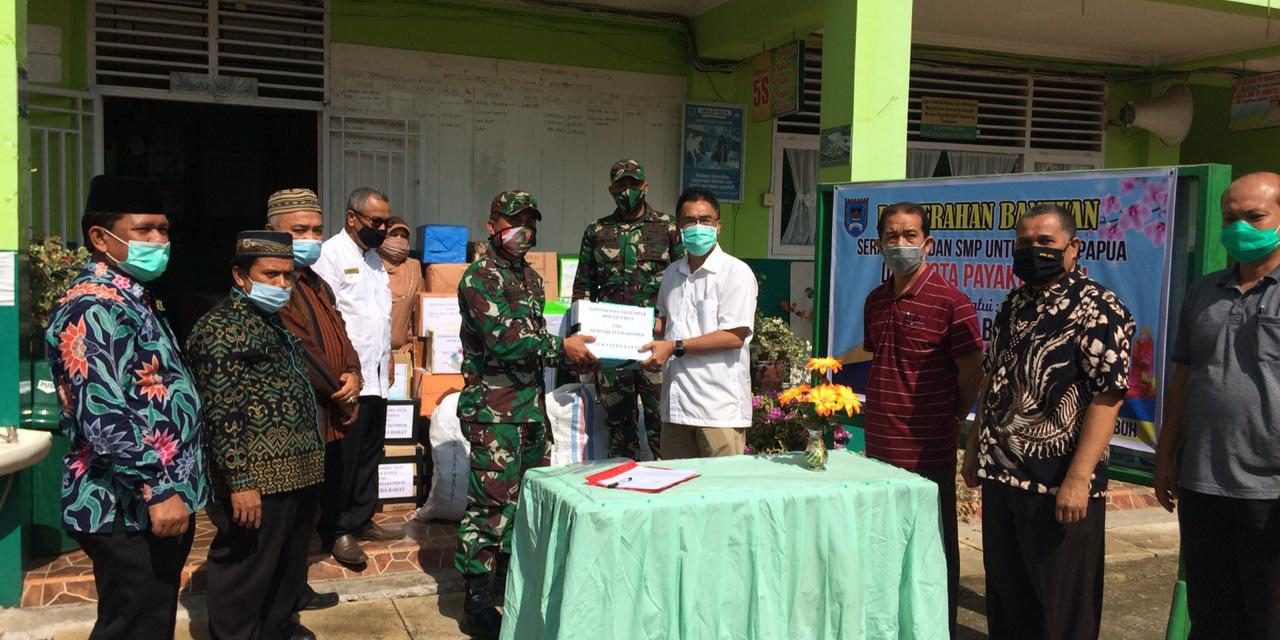 Batalion 131 Braja Sakti Misi Pendidikan Ke Papua, Bantuan Seragam Sekolah Diserahkan Sekda Rida Ananda