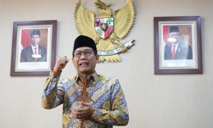 Mendes PDTT Gaungkan Penggunaan Batik Hingga Ke Desa Selama Sebulan