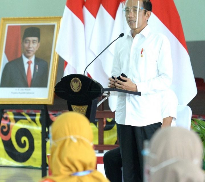 Bagikan Banpres Produktif untuk Usaha Mikro, Presiden: Jangan Menyerah