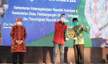 Kemendes dan Kemnaker Berikan Bantuan Karya Produktif di Tuban