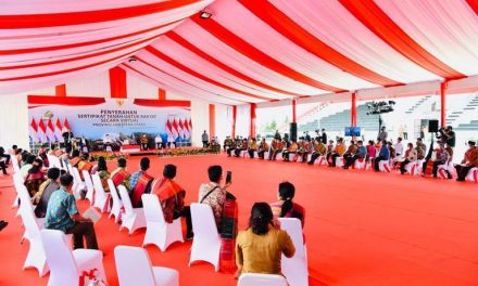 Presiden Jokowi Serahkan 22.007 Sertifikat Hak Atas Tanah di Humbang Hasundutan