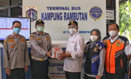 PASTIKAN PENERAPAN PROTOKOL KESEHATAN, MENHUB TINJAU STASIUN PASAR SENEN DAN TERMINAL KAMPUNG RAMBUTAN