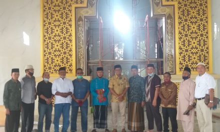 Wawako Erwin Yunaz Jadi Imam Sholat Jumat di Masjid Baiturrahman Payobasung