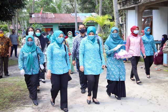 Tri Tito Datangi Rumah Warga Sosialisasikan Protokol Kesehatan
