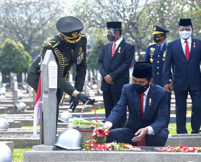 Presiden Jokowi Pimpin Upacara Ziarah Nasional Hari Pahlawan Tahun 2020 di TMP Kalibata