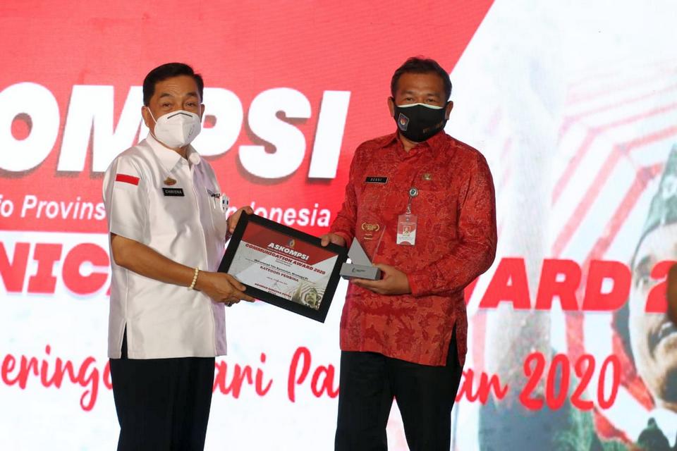 Mendagri Terima Penghargaan ASKOMPSI Communication Award 2020