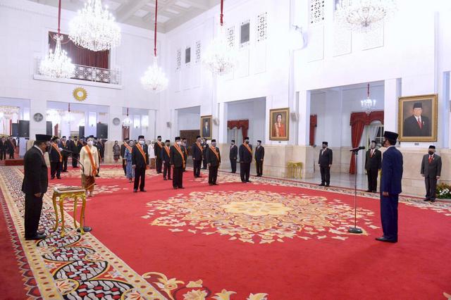 Presiden Jokowi Anugerahkan Tanda Kehormatan Bintang Mahaputera dan Bintang Jasa bagi 71 Tokoh