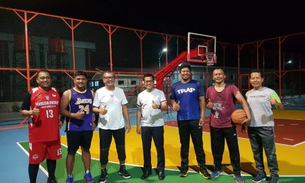 Wako Riza Ujicoba Lapangan Basket “Payakumbuh Bugar” Dengan Tim Eksekutif
