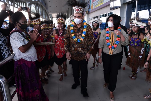 Wamendes Budi Arie Bertolak ke Papua Barat, Mengajak Masyarakat Desa Bangkit Bersama