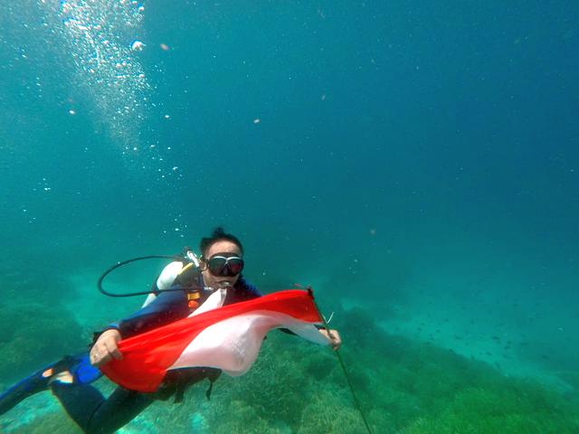 Diving di Laut Raja Ampat, Wamendes PDTT: Potensi Alam Raja Ampat Sangat Luar Biasa