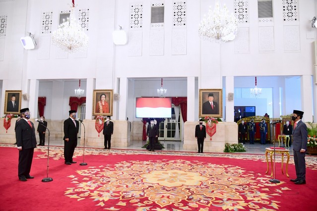 Presiden Jokowi Lantik Kepala BNN dan BRGM di Istana Negara