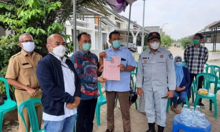 Dukcapil Serahkan Akta Kematian Okky Bisma ke Keluarga