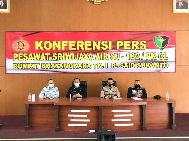 Berkat Dukcapil Digital, Akta Kematian Korban SJ-182 Dicetak Jarak Jauh dan Diserahkan Langsung pada Keluarga Korban