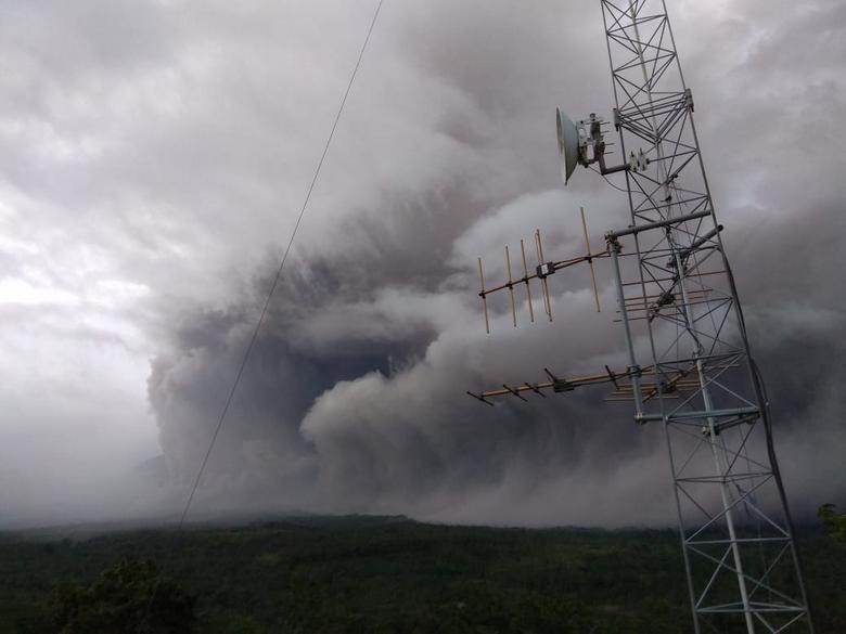 Gunung Semeru Kembali Keluarkan Awan Panas Guguran Sejauh 4,5 Kilometer