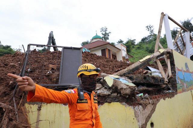 [UPDATE] 28 Korban Meninggal Berhasil Ditemukan Tim Gabungan Pasca Longsor Sumedang