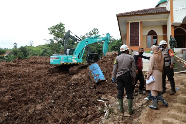 [UPDATE] – Sebanyak 29 Korban Meninggal dan 11 Orang Hilang Pasca Longsor Sumedang