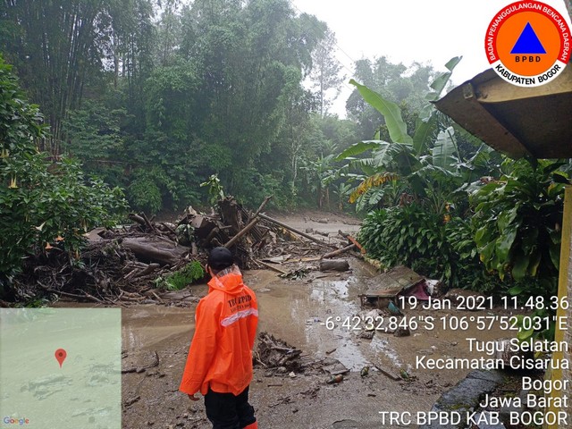 Hujan Intensitas Tinggi Disertai Longsoran Menyebabkan Banjir Bandang di Kabupaten Bogor