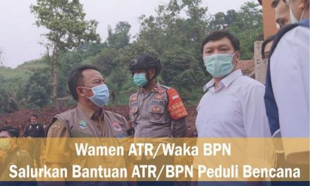 Wamen ATR/Waka BPN Salurkan Bantuan ATR/BPN Peduli Bencana Sekaligus Tinjau Lokasi Longsor di Sumedang