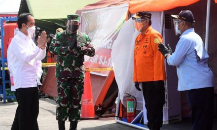 Presiden Tinjau Posko Darurat Evakuasi Pesawat Sriwijaya Air SJ 182