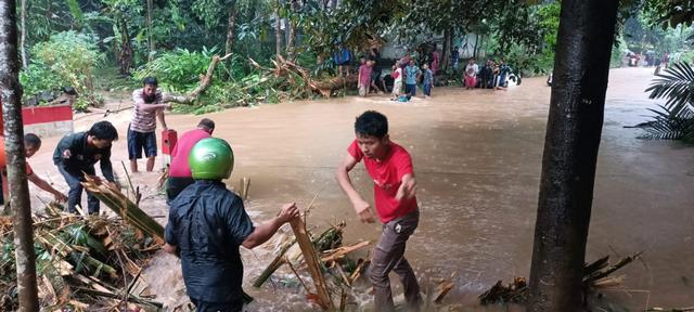 Luapan Sungai Kali Paruk Sebabkan Banjir di Kabupaten Banyumas