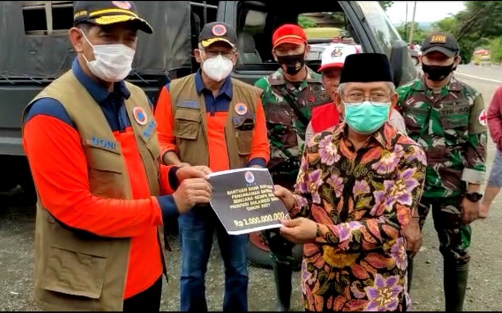 BNPB Serahkan Bantuan Sebesar 4 Miliar untuk Gempabumi Sulbar