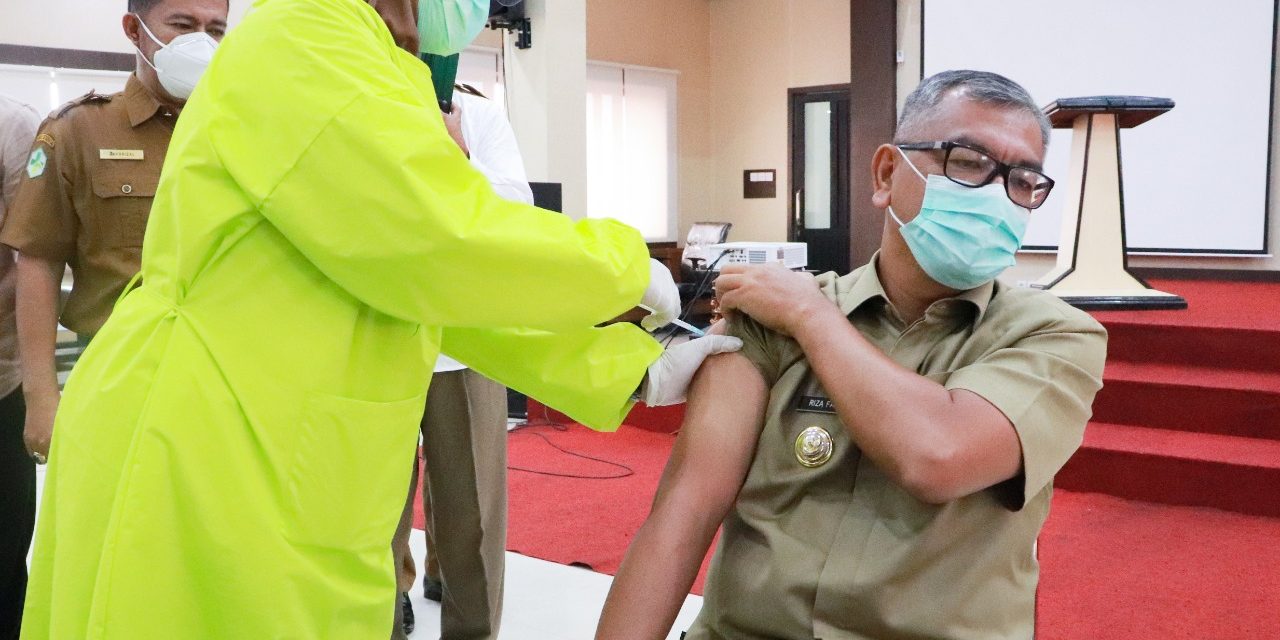 Wali Kota Payakumbuh, Riza Falepi Jalani Vaksin Sinovac Kedua