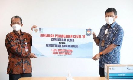 Dukung Penanganan Covid-19, Kemendagri Terima Satu Juta Masker dari Kementerian BUMN