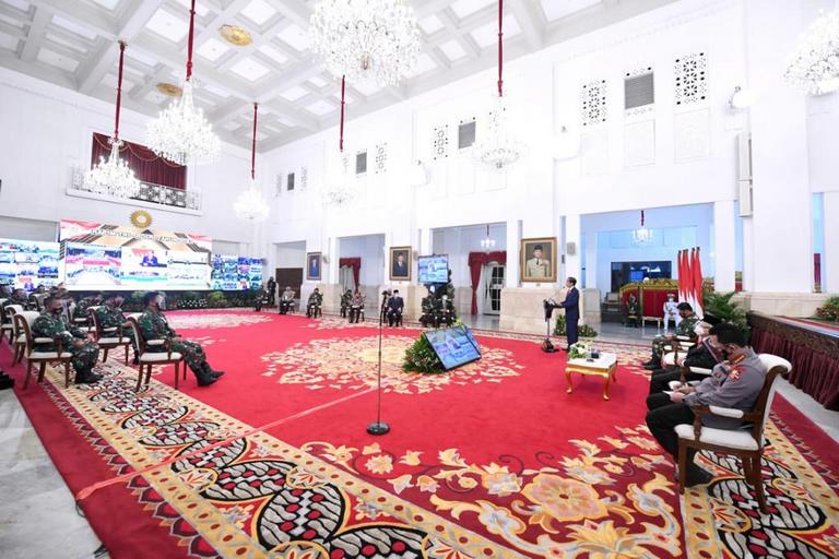 Presiden Jokowi Instruksikan TNI dan Polri Dukung Penuh Kebijakan Penanganan Pandemi