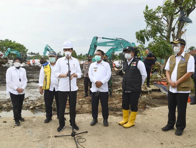 Presiden Tinjau Tanggul Citarum yang Jebol di Kabupaten Bekasi