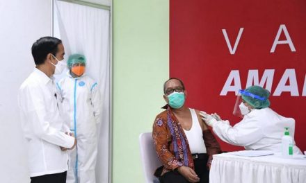 Presiden Tinjau Vaksinasi Massal Tenaga Pendidik dan Kependidikan di SMAN 70 Jakarta