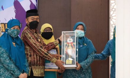 Goro Serentak Di Bulan Bakti Dasawisma ke VIII Kota Payakumbuh, Buk Zaidar Raih Juara 1 Tingkat Provinsi
